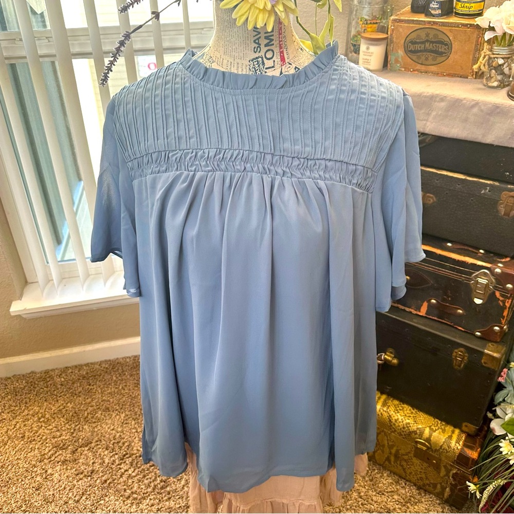 🦋-NWT BloomChic Top in Slate Grayish Blue. Super Flowy and Classic